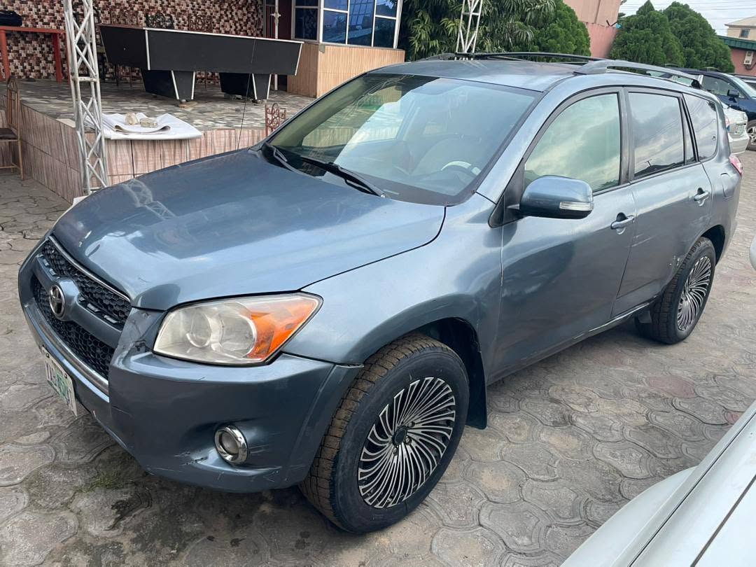 A picture of 2010 rav4