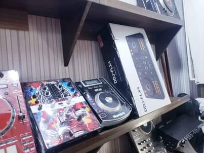 A picture of Genuine dj equipment