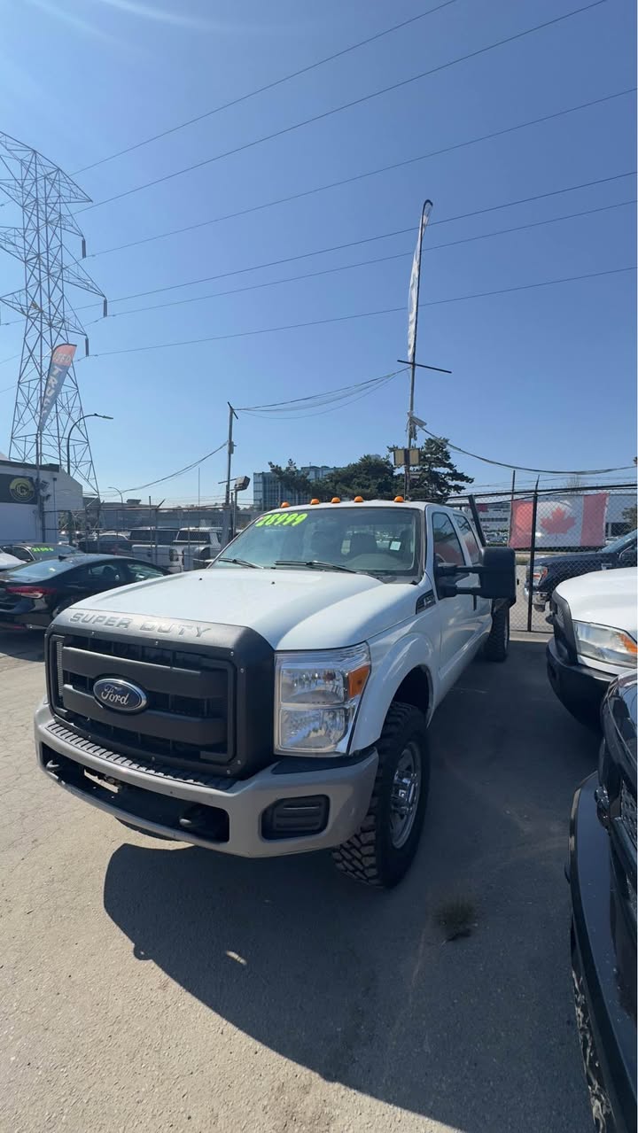 A picture of 2016 Ford f350 super duty crew cab