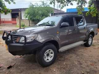 A picture of Hilux nzur sana