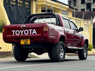 A picture of TOYOTA HILLUX PICK UP
