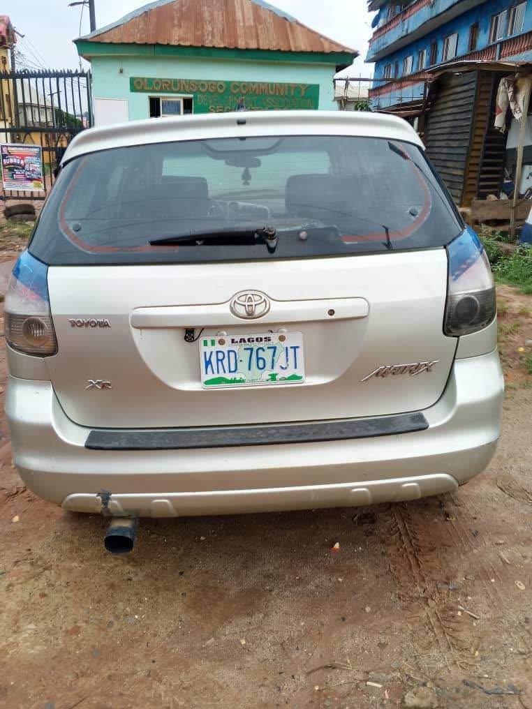 A picture of Toyota matrix 2004