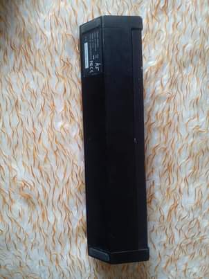 A picture of Bluetooth speaker used from UK kwa 80 000 tu mziki