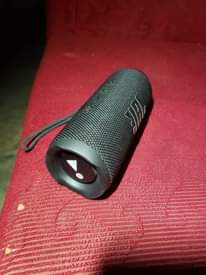 A picture of JBL Flip6 Bluetooth speaker