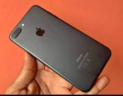 A picture of Iphone 7 plus 128GB