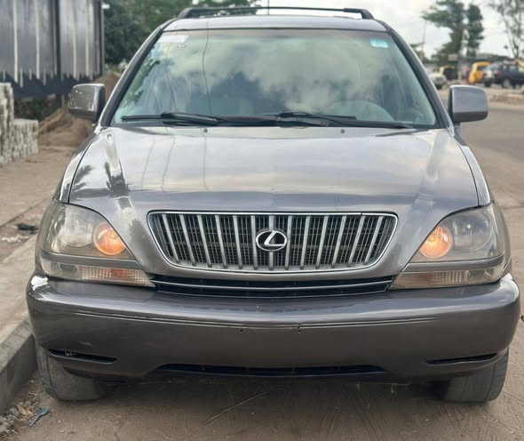 A picture of LEXUS RX300 Distress Sale VERY CLEAN Buy and Drive 2