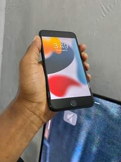 A picture of iphone 7 plus 128GB