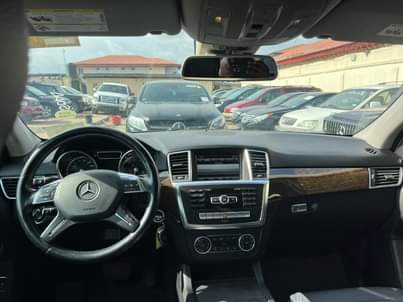 A picture of Mercedes Benz ml350