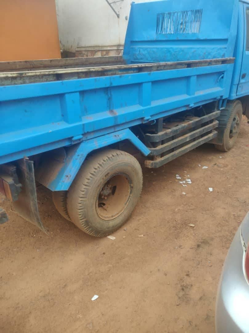 A picture of 2005 Japanese tipper