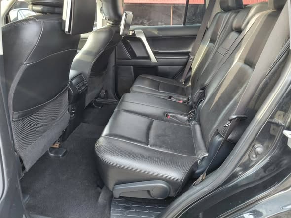 A picture of 2017 Toyota land cruiser prado