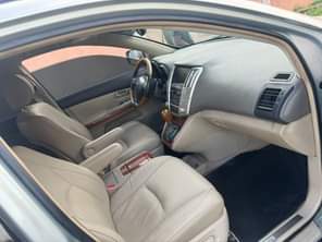A picture of wow This is pristine clean lexus rx330 2007 model full