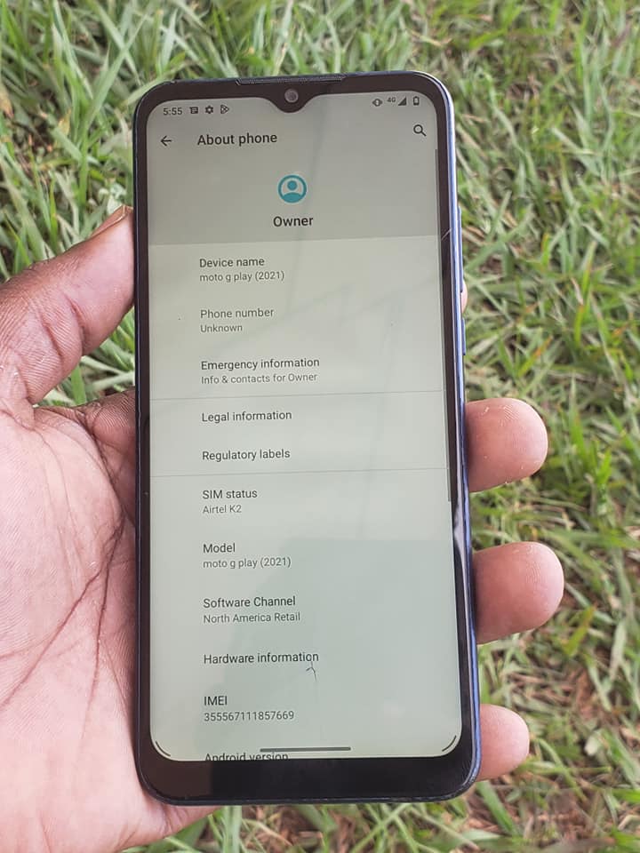 A picture of Motorola g play 2021 slightly cracked 32gb 3gbram strong battery