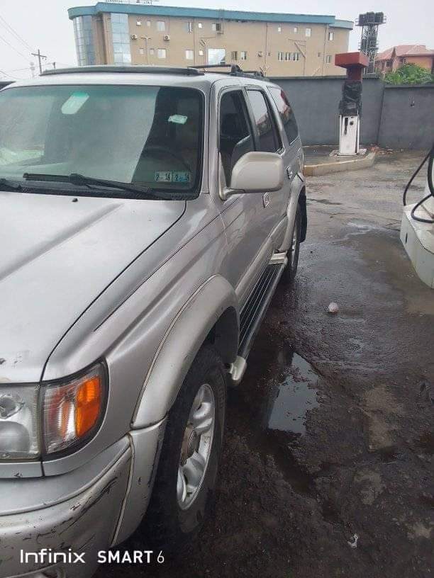 A picture of 2002 4Runner 02 G