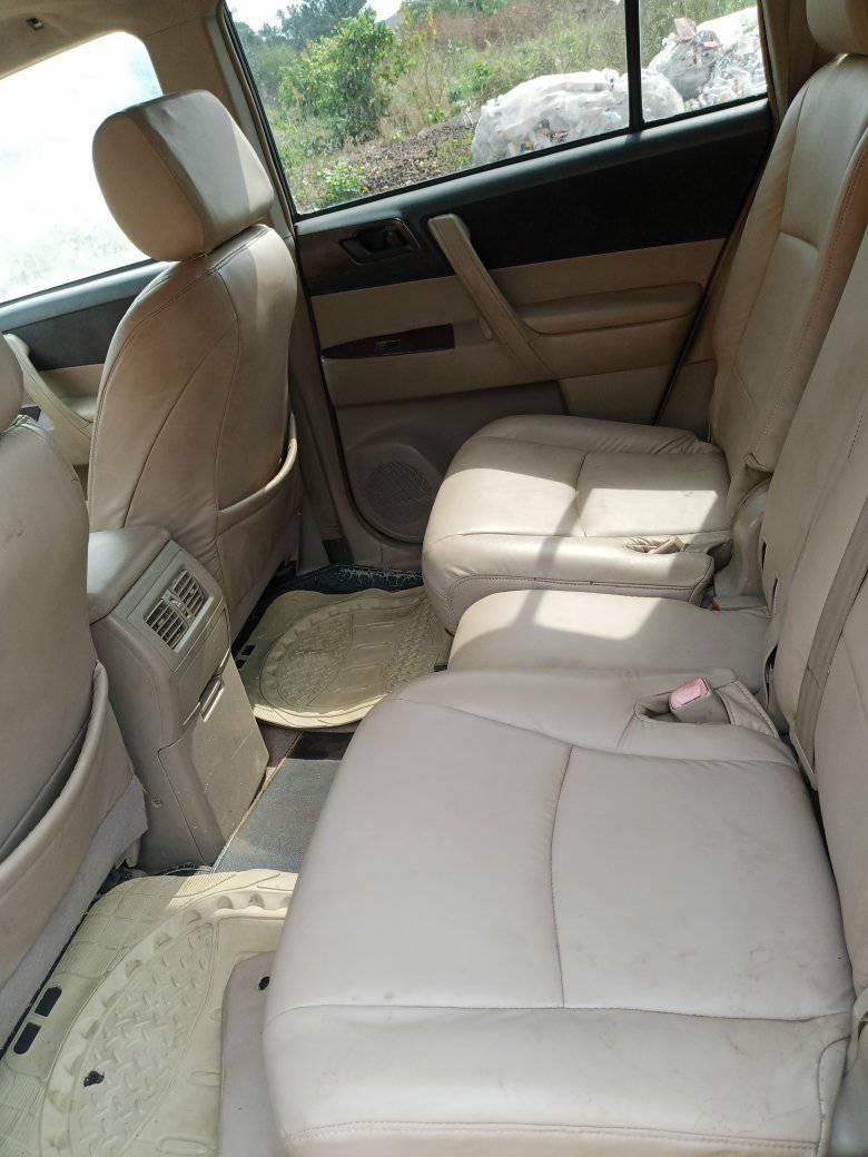 A picture of Toyota Highlander 08 upgrade to 12