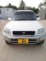 A picture of Rav4 milango mitano ipo Mbezi mwisho imepoa Bei mil 11