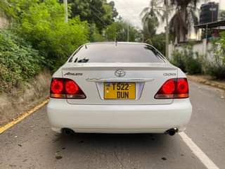 A picture of NAONGEA NA TAJIRI GARI YAKO HII HAPA CROWN ATHLETE PIGA