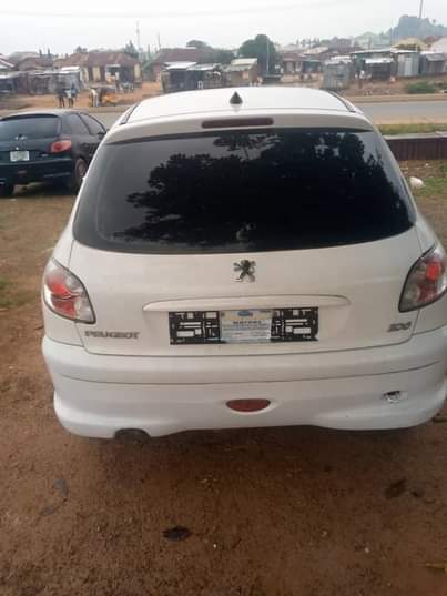 A picture of Peugeot 206