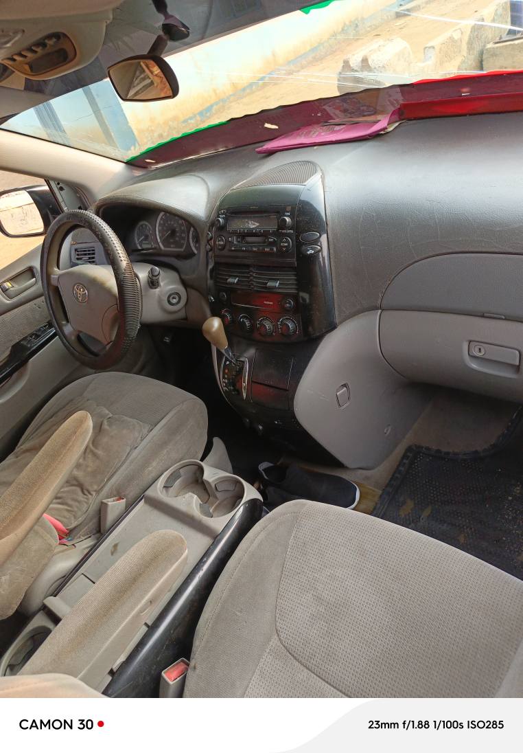 A picture of 2005 Toyota Sienna
