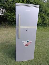 A picture of Mengch fridge double door inagandsha Sana na kupoza vzr bei
