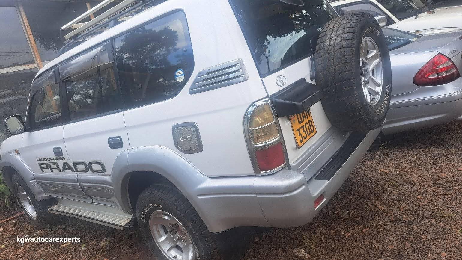 A picture of 2002 Landcrusier tx prado