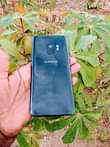 A picture of Samsung Galaxy s9 kunamuda ukipunguza mwang kinacheza kioo gb64 ram4