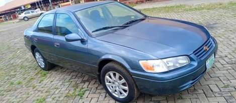 A picture of 2002 Toyota Camry 2002 Alloy wheel