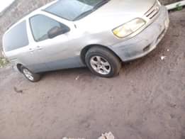 A picture of Toyota sienna baked on first body untouched engine and gear