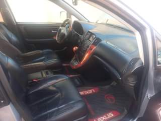 A picture of Lexus RX300
