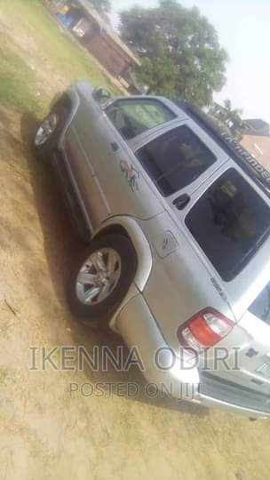 A picture of Nissan pathfinder 2005