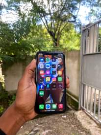 A picture of iPhone 11 Plain