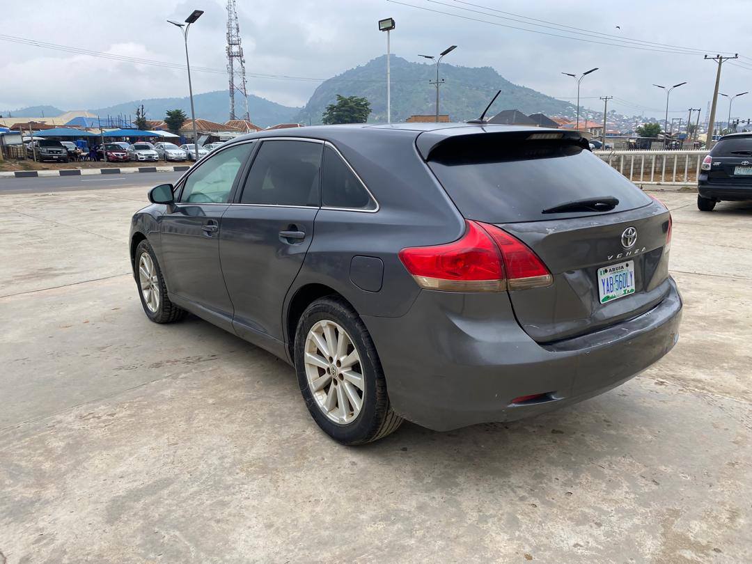 A picture of Toyota venza 2011