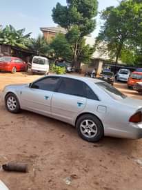 A picture of Toyota avalon