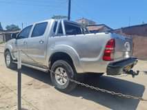 A picture of 2003 toyota hilux double cabin silver