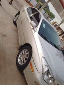 A picture of Es 300 2004 model