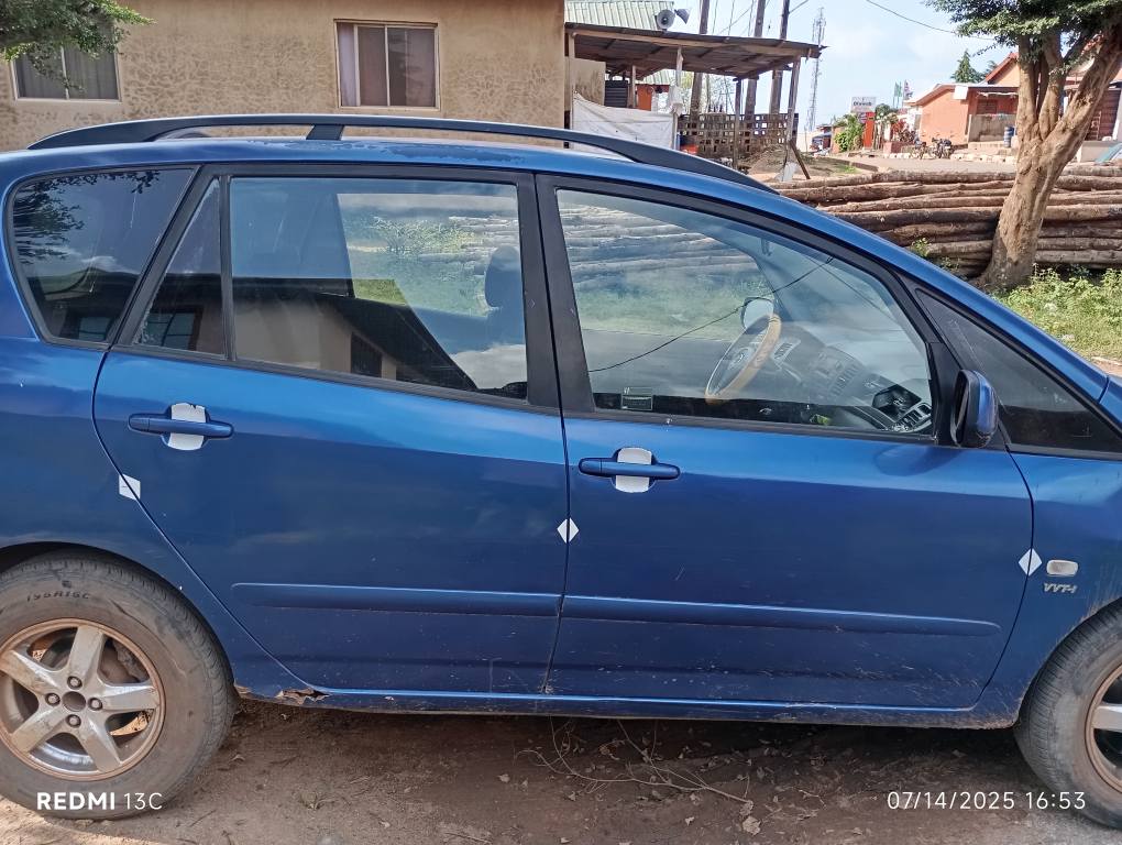A picture of Corolla verso 2004