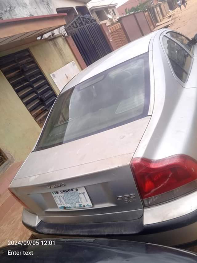 A picture of Volvo s60 04 Call or WhatsApp 07017793448 