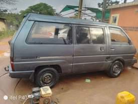 A picture of 2000 Nissan Vannett