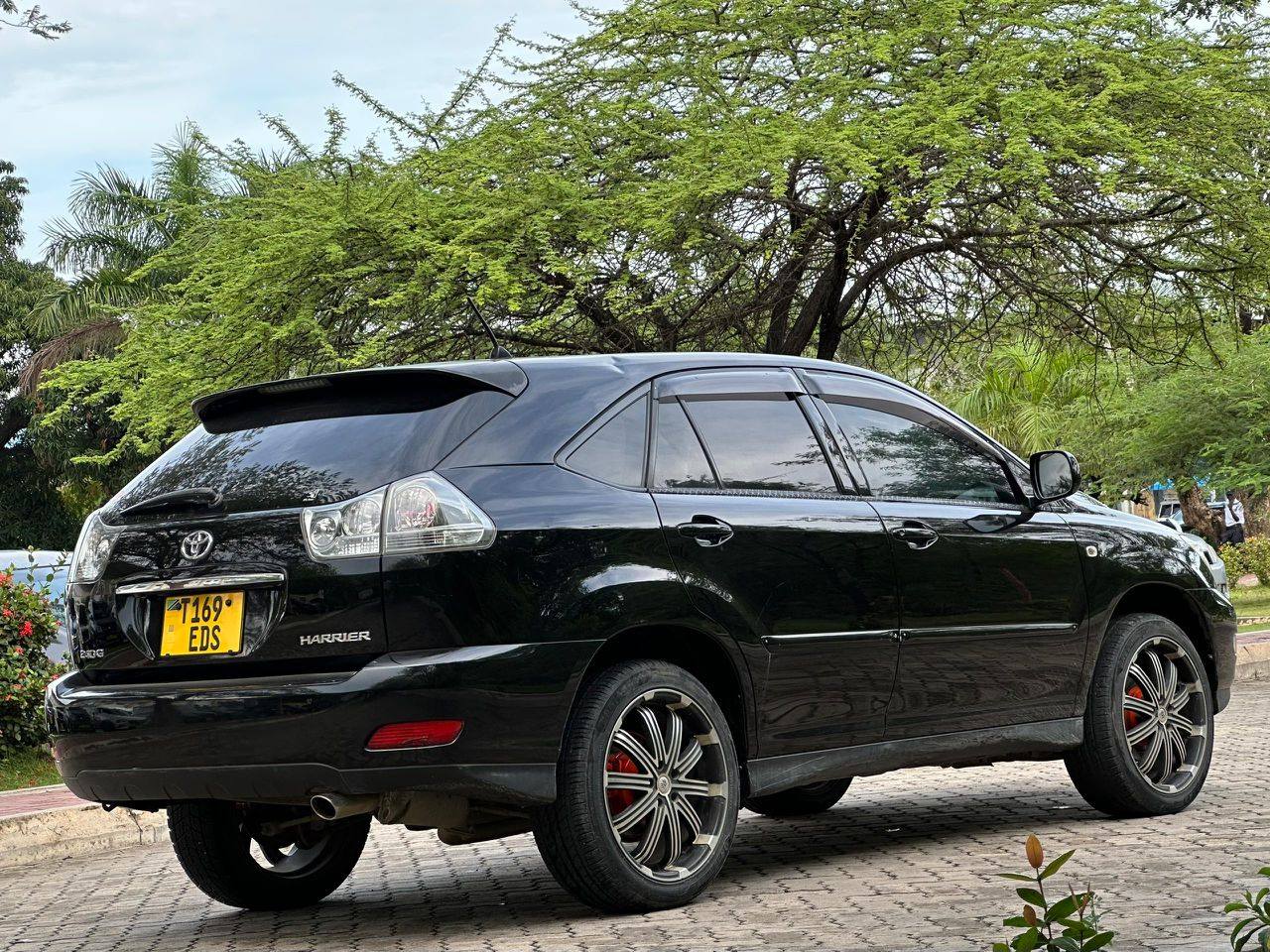 A picture of Car price 30Milion Toyota Harrier Reg T169 EDS Year 2006