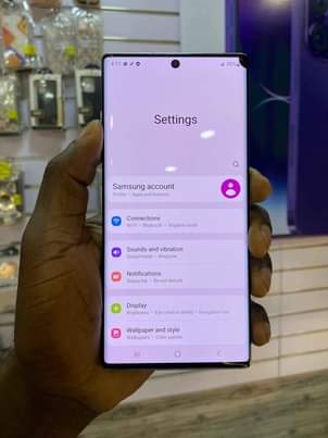 A picture of Sumsung note10 plus