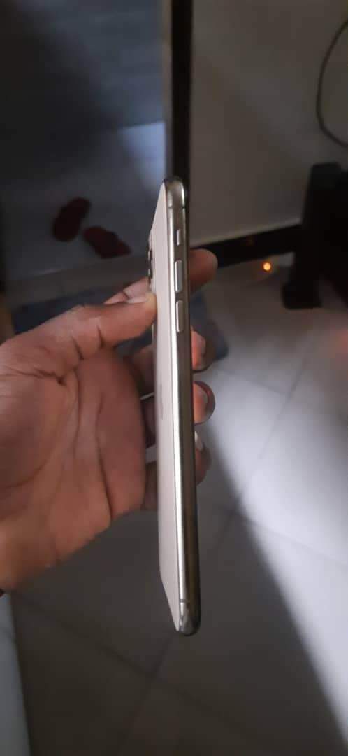 A picture of Iphone 11 promax GB 256