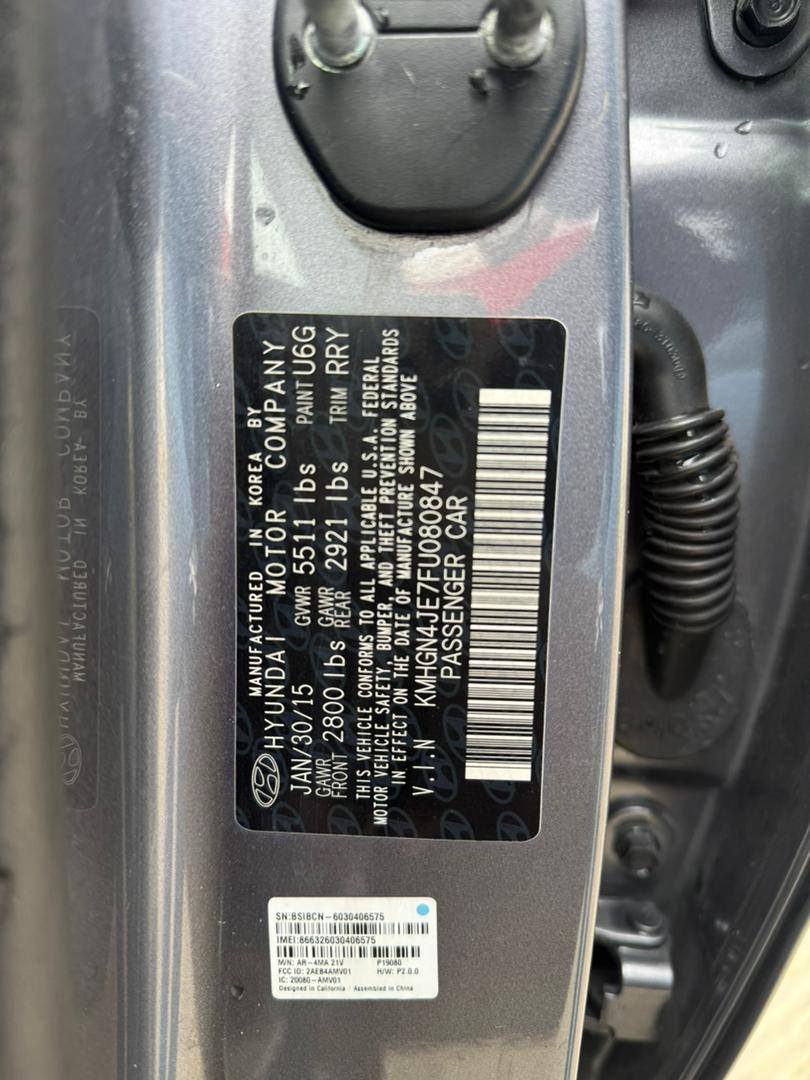 A picture of Hyundai genesis 2015 foreign used