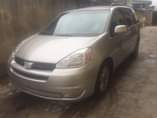 A picture of Toyota Sienna xle 2005