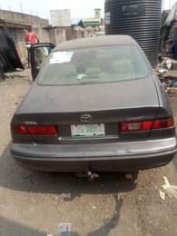 A picture of toyota tiny light Manual transmission Note Engine AC Need Gas