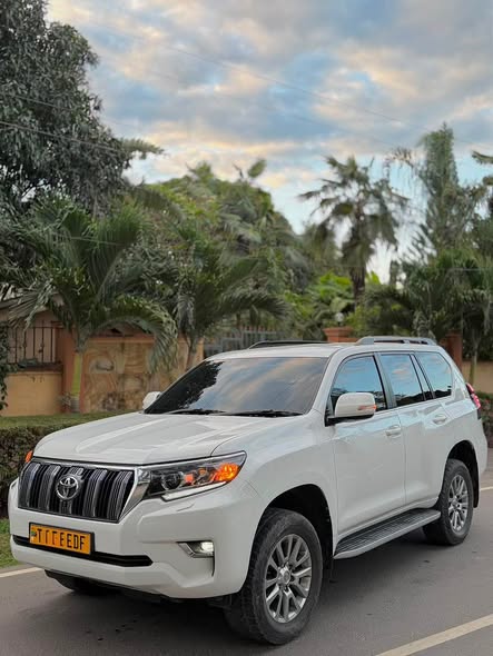 A picture of TOYOTA LANDCRUISER PRADO 2020