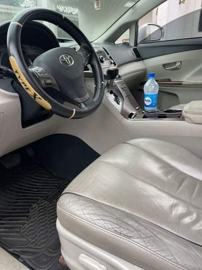 A picture of BELGIUM GRADE 2010 MODEL TOYOTA VENZA CONDITION Nigerian used Keyless