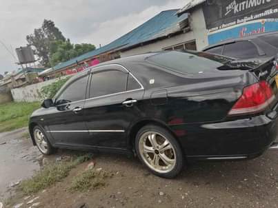 A picture of TOYOTA CROWN ATHRET