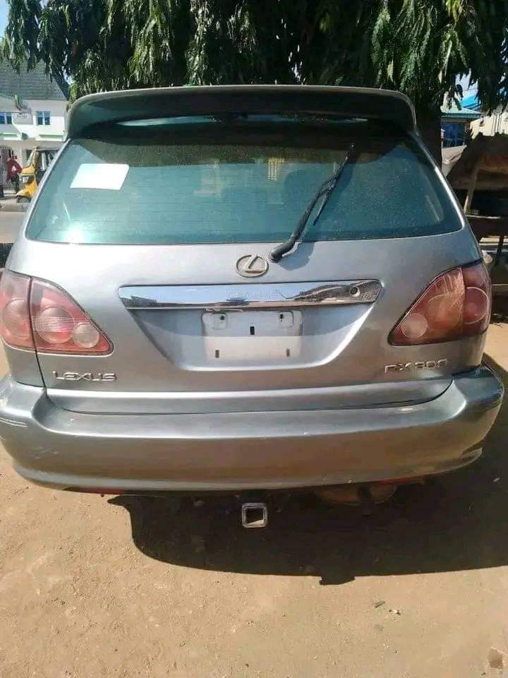 A picture of Rx300 2000 First body pan Buy and drive Igando 3