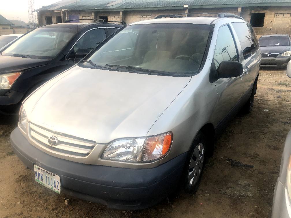 A picture of Very sharp 2002 Toyota Sienna