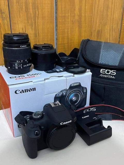 A picture of Lipa mdogo mdogo Canon camera