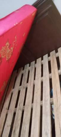 A picture of House hold items